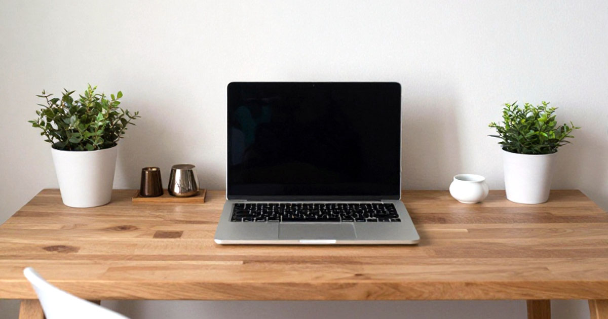laptop-on-desk_1200x630_01