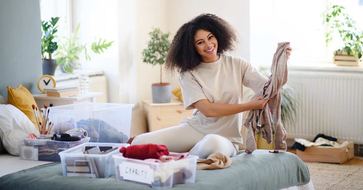smiling-woman-decluttering_1200x630_01